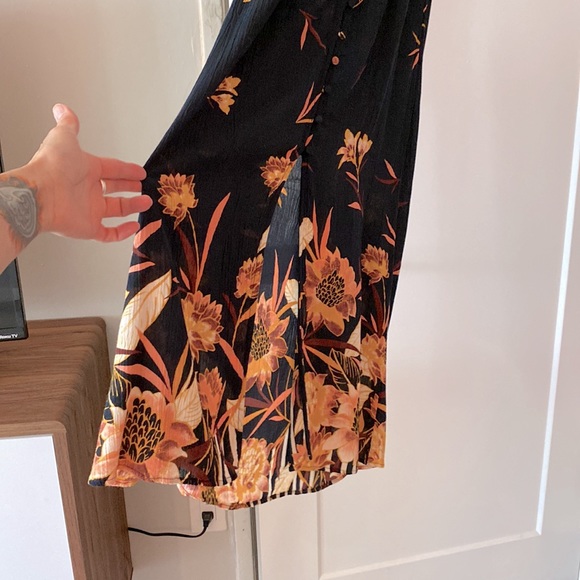 Billabong Floral Flutter Sleeve Dress - Picture 4 of 11